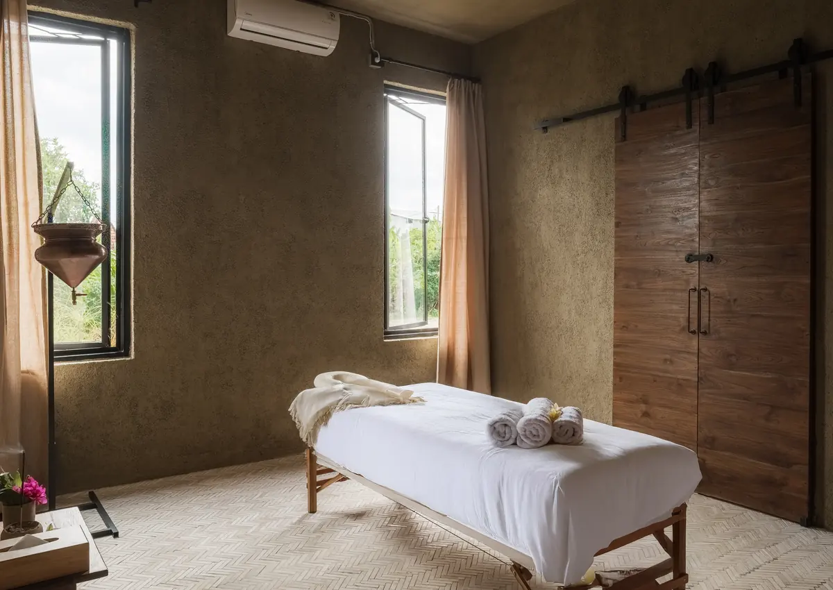A quiet treatment room at Vedic Path